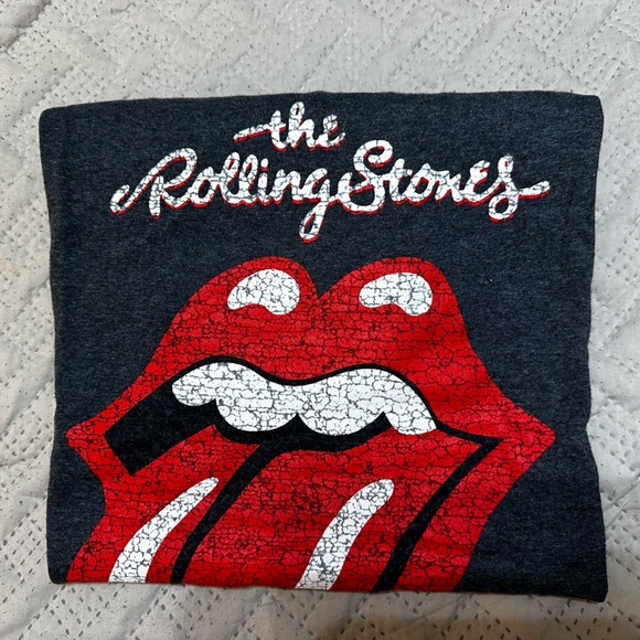 Graphic Tshirt - Picture 1 of 3